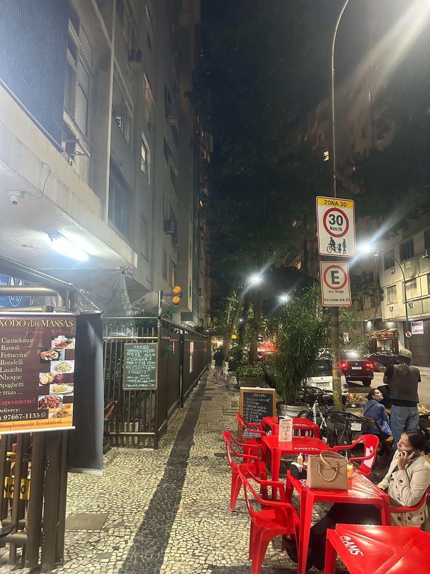 Copacabana / Lema, A Uma Quadra Da Praia Рио-де-Жанейро Экстерьер фото