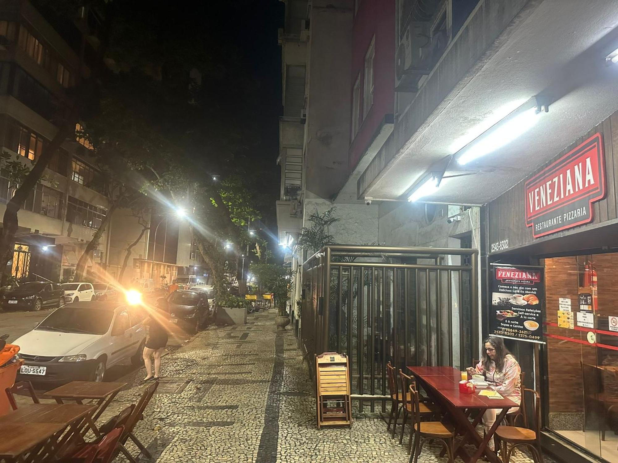 Copacabana / Lema, A Uma Quadra Da Praia Рио-де-Жанейро Экстерьер фото